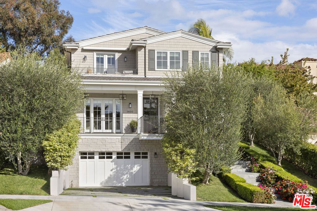 Photo of 1400 Warnall Avenue, Los Angeles, CA 90024 (MLS # 26839053)