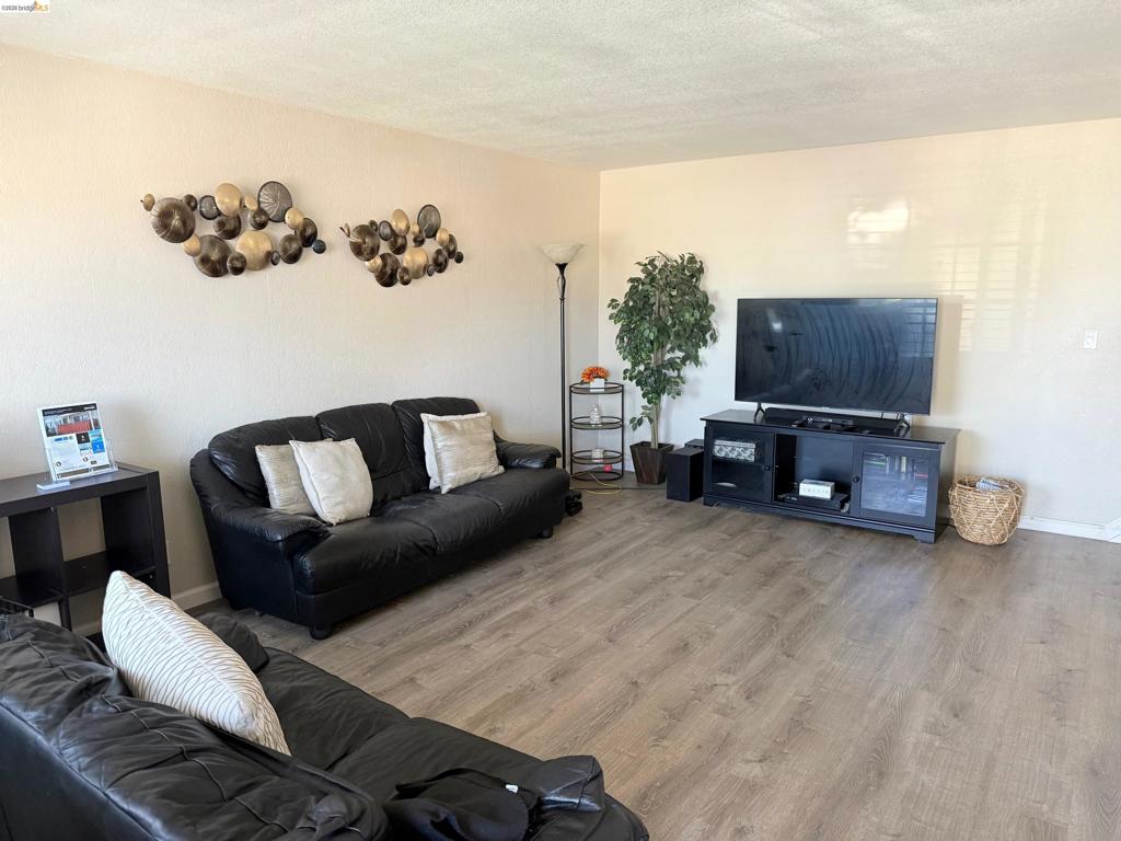 650 Fargo Ave 1
