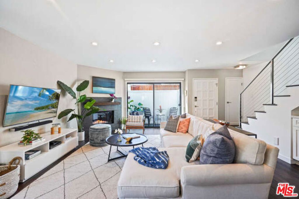 Photo of 1128 15TH Street #6, Santa Monica, CA 90403 (MLS # 22161825)