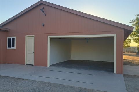 Photo of 12255 Mesquite St, Oak Hills, CA 92344 (MLS # PW25239856) Photo of 12255 Mesquite St, Oak Hills, CA 92344 (MLS # PW25239856)