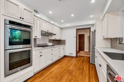 Photo of 701 N Sierra Drive, Beverly Hills, CA 90210 (MLS # 26655823)