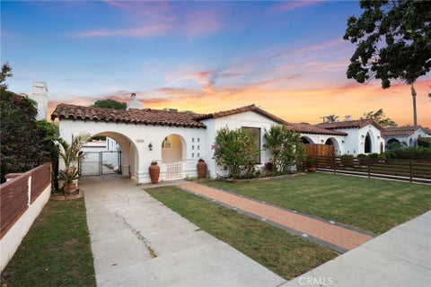 Photo of 3626 W 62nd Street, Los Angeles, CA 90043 (MLS # SR26180462)