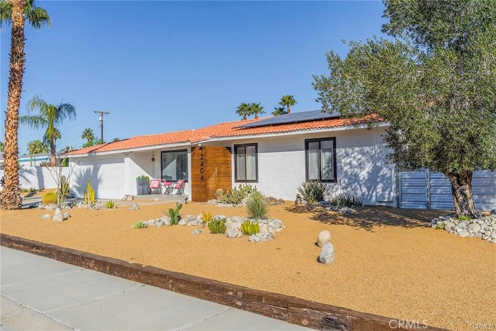 2404 E Bellamy