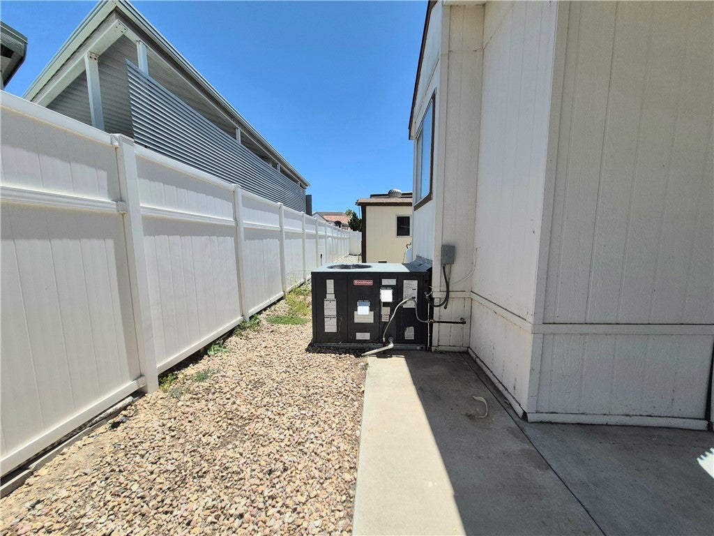 1295 S Cawston