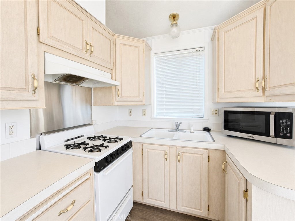 1295 106 S Cawston Avenue #106