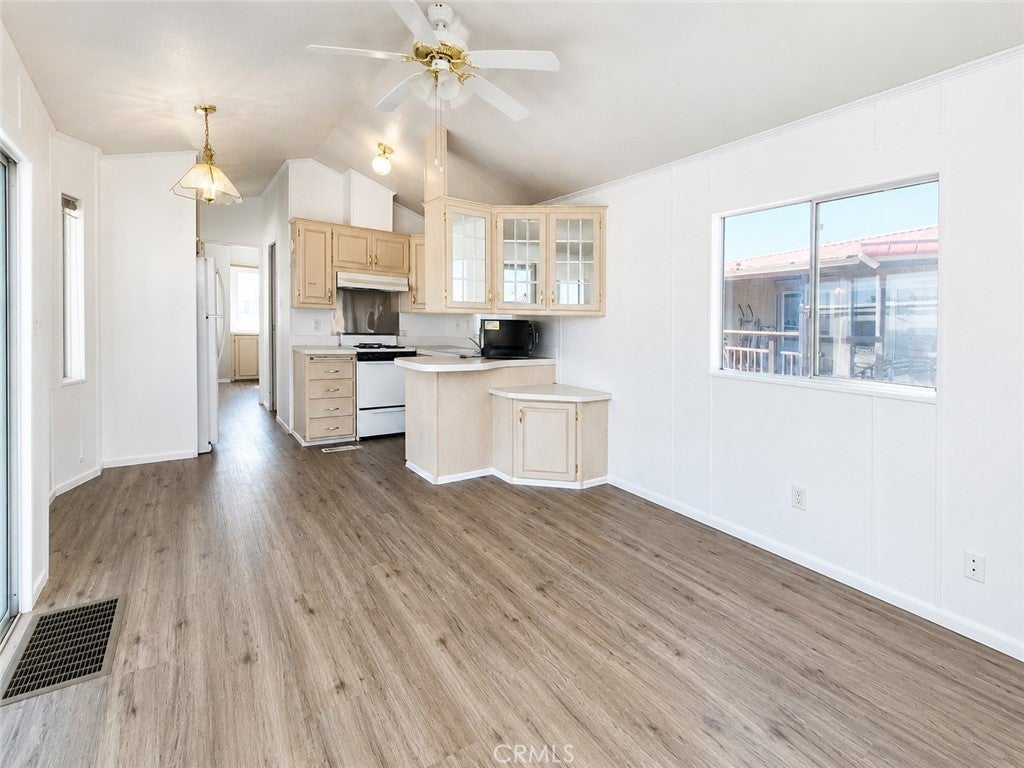 1295 106 S Cawston Avenue #106
