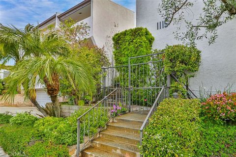 Photo of 1115 19th ST, Santa Monica, CA 90403 (MLS # SR26116855)