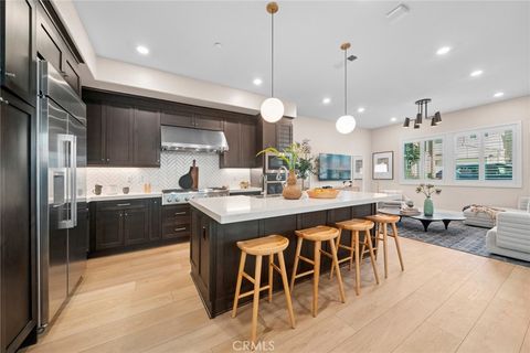 163 Crossover Irvine CA 92618