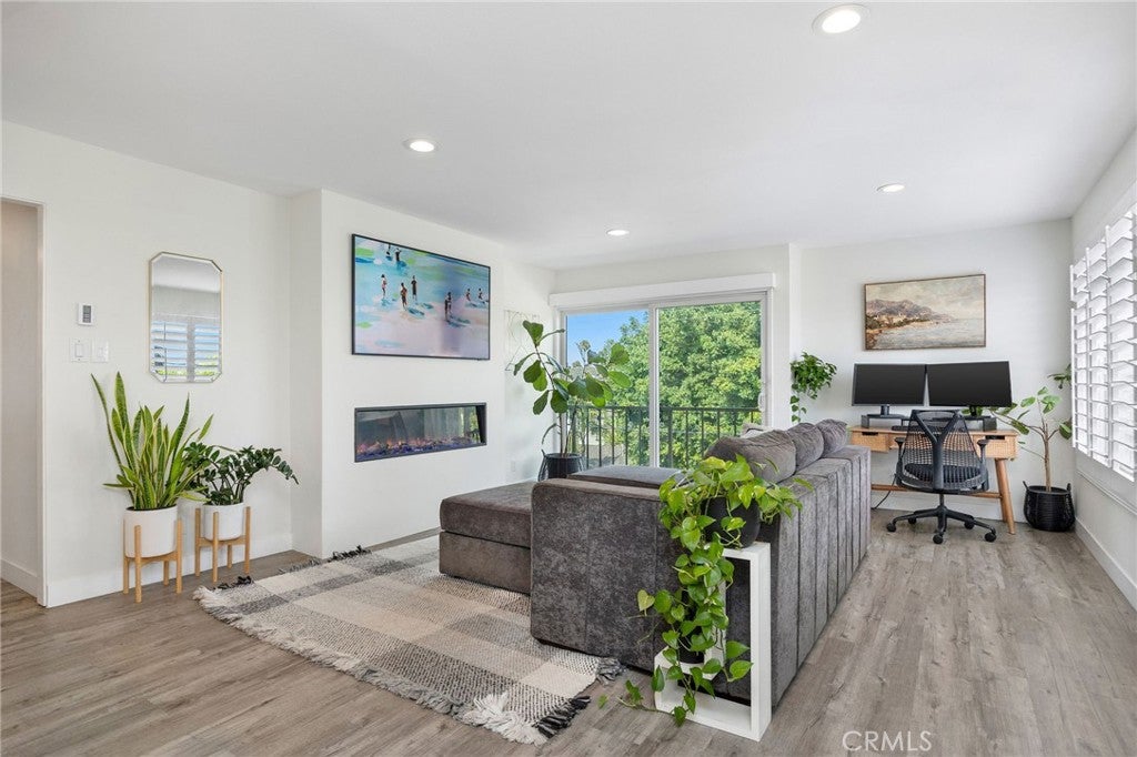 100 Loma Avenue 404