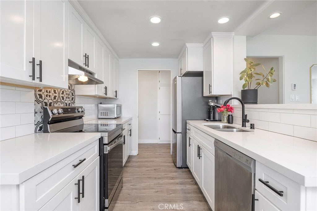 100 Loma Avenue 404