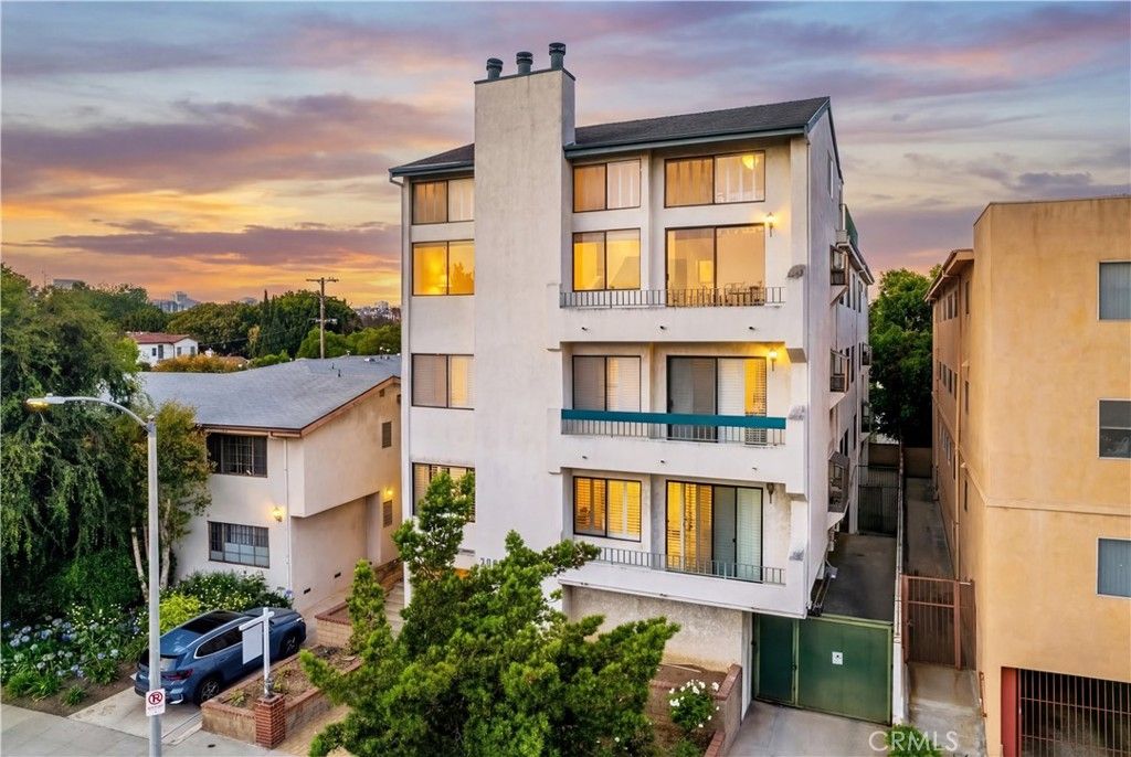 Photo of 2008 S Bentley Avenue #5, Los Angeles, CA 90025 (MLS # CV25156517)