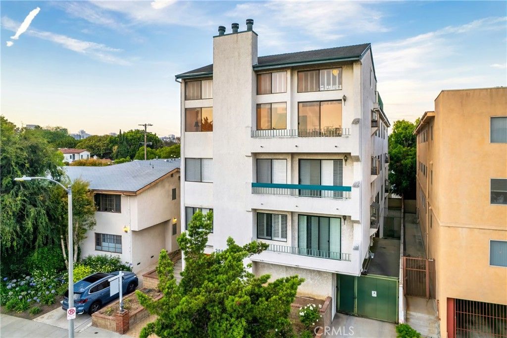 Photo of 2008 S Bentley Avenue #5, Los Angeles, CA 90025 (MLS # CV25156517)