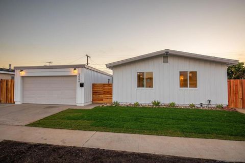 Photo of 5066 Biltmore Street ST, San Diego, CA 92117 (MLS # 260016797SD)