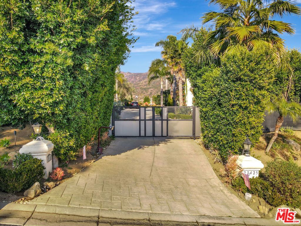 Photo of 27425 Calicut Road, Malibu, CA 90265 (MLS # 26634061)