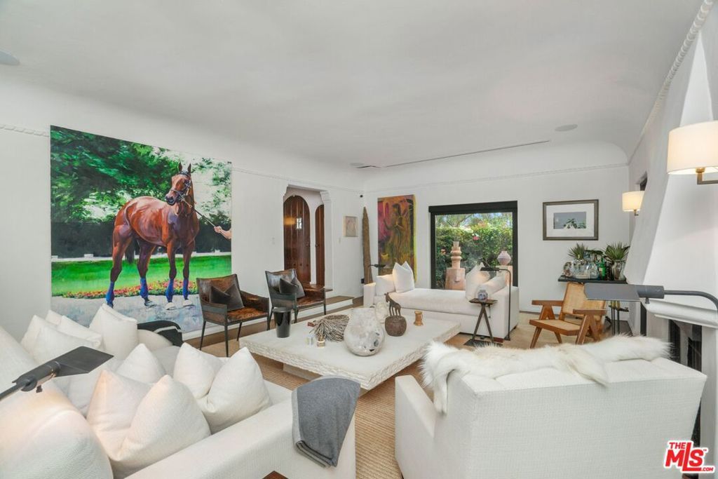 Photo of 7939 Hillside Avenue, Los Angeles, CA 90046 (MLS # 25611365)