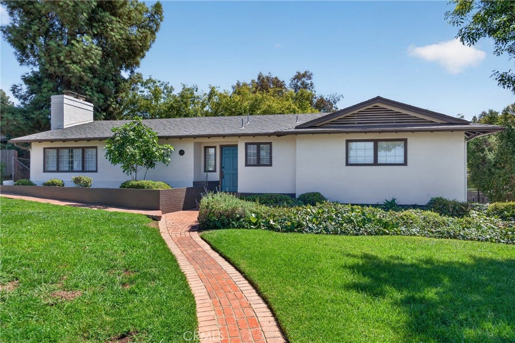 636 E Mariposa