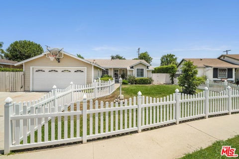 Photo of 9134 Swinton Avenue, North Hills, CA 91343 (MLS # 26847223)