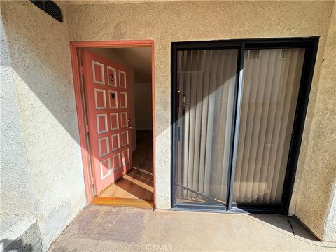 Photo of 118 N Cedar St #2, Glendale, CA 91206 (MLS # AR26077636)