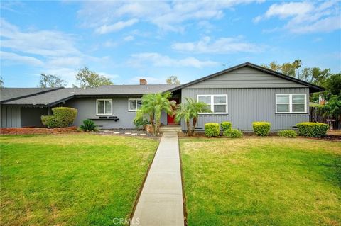 Photo of 2424 Central Avenue, Riverside, CA 92506 (MLS # PW25186360) Photo of 2424 Central Avenue, Riverside, CA 92506 (MLS # PW25186360)