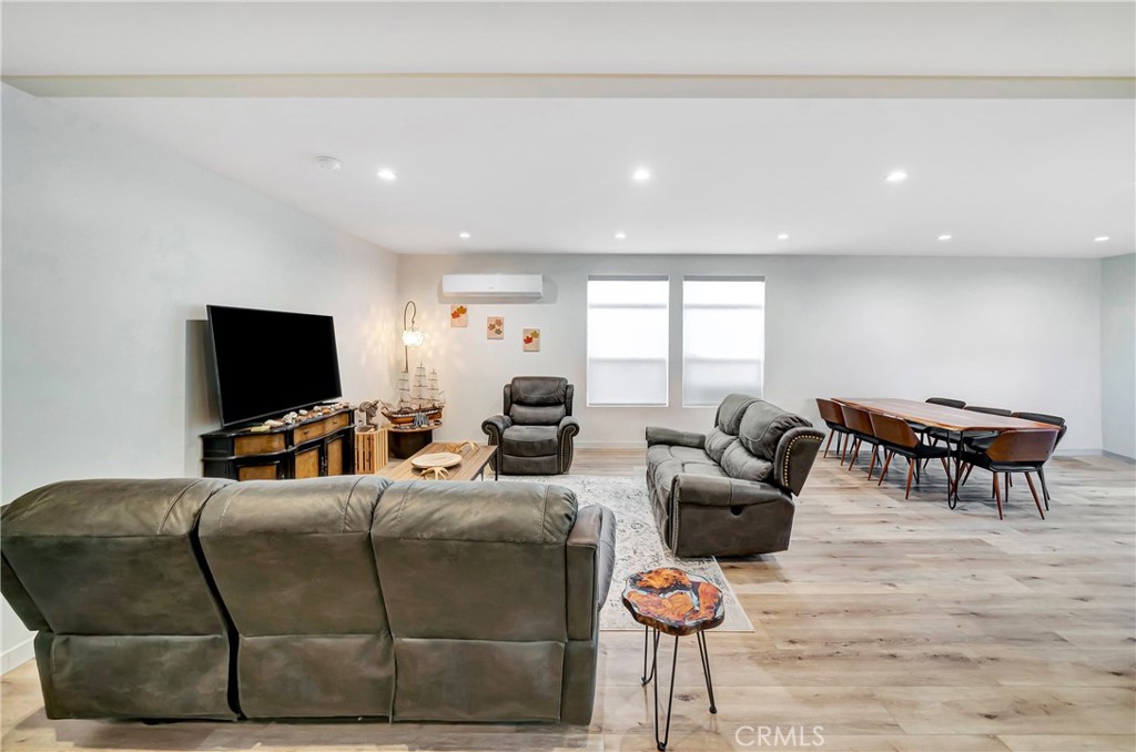 30473 Mulholland 196