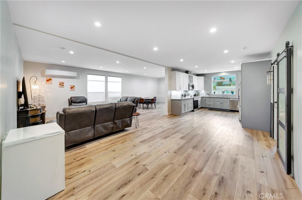30473 Mulholland 196