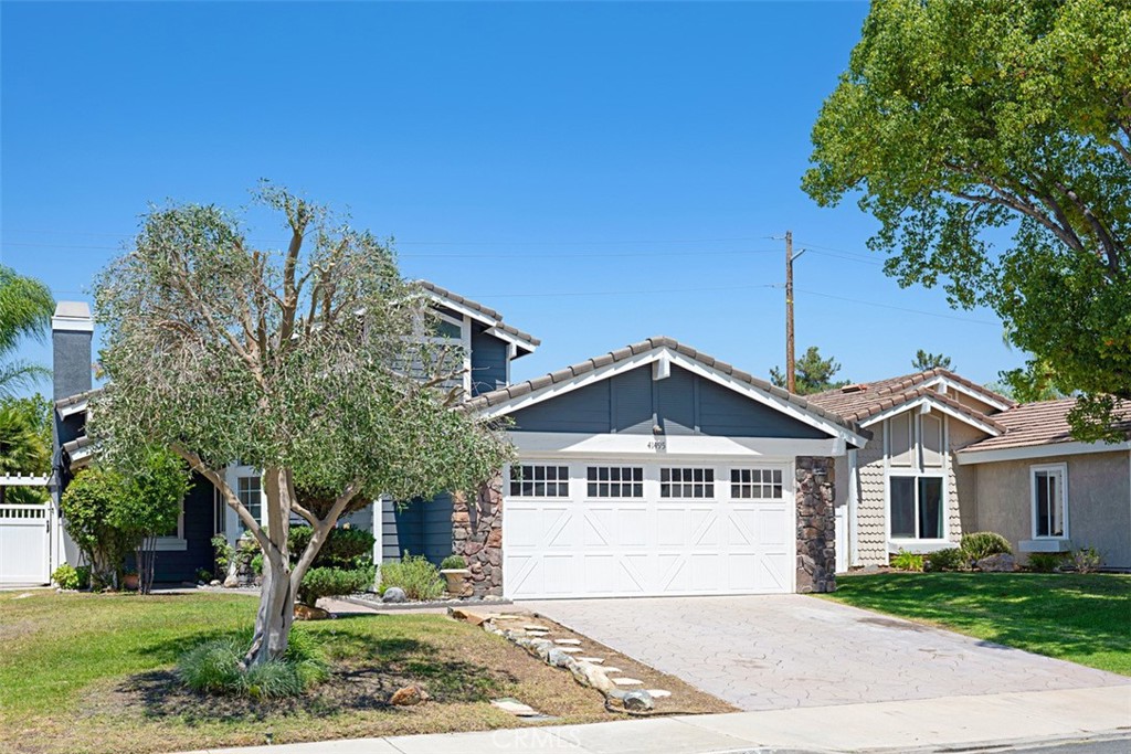 Welcome to 41495 Avenida de la Reina! This beautifully updated Temecula POOL home features 3 bedrooms, 2 bathrooms, plus a versatile 4th flex room that can be used as a guest bedroom, home office, playroom, or gym. Inside, you’ll love the fresh new paint and brand-new flooring throughout, creating a bright and modern feel. The open floor plan provides plenty of space to relax and entertain. Step outside to your private backyard with a sparkling pool, perfect for cooling off on warm Temecula days or enjoying weekend BBQs with family and friends. Located in a desirable neighborhood, this home offers both comfort and convenience with easy access to schools, shopping, dining, and Temecula Wine Country. Don’t miss this opportunity to rent a move-in ready home with a pool—schedule a showing today!