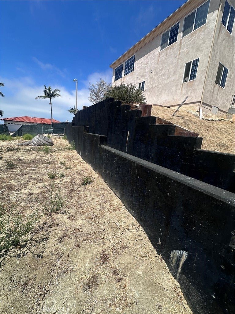 1701 Avenida Salvador
