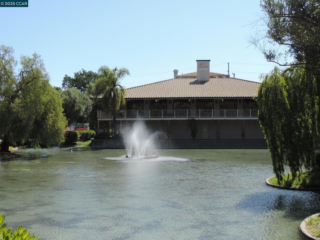 5 CORNERS - Residential Lease