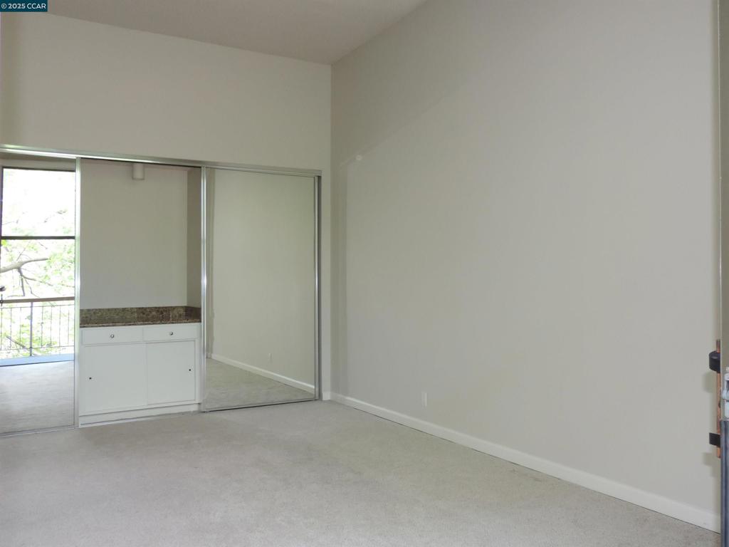 5 CORNERS - Residential Lease