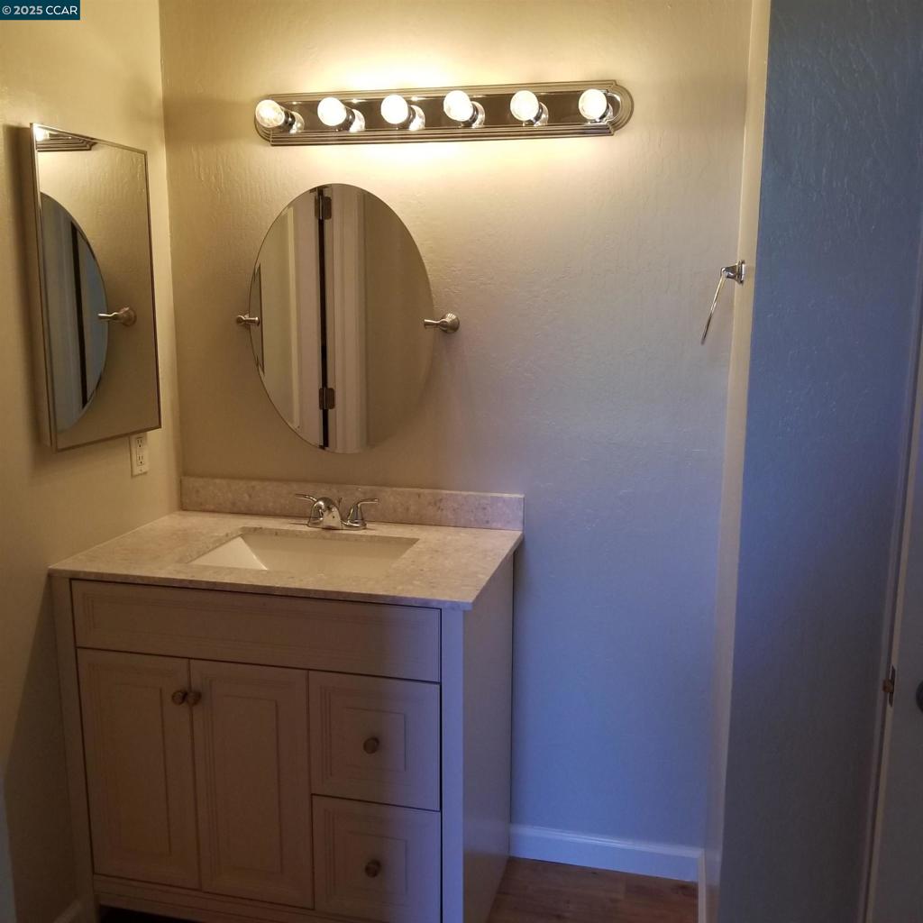 5 CORNERS - Residential Lease