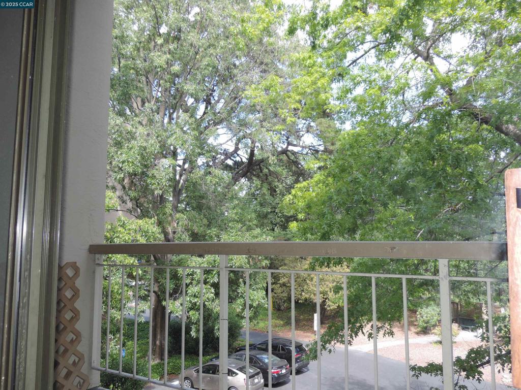 5 CORNERS - Residential Lease