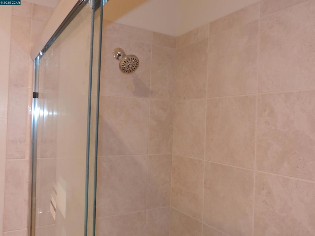 5 CORNERS - Residential Lease