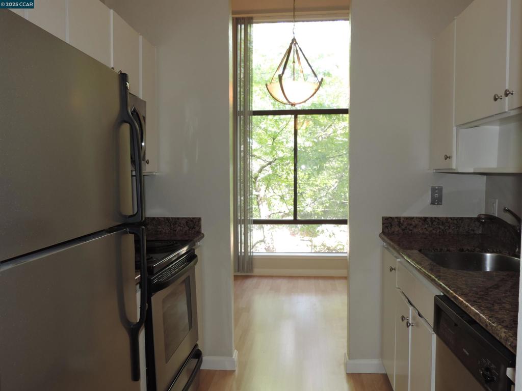 5 CORNERS - Residential Lease