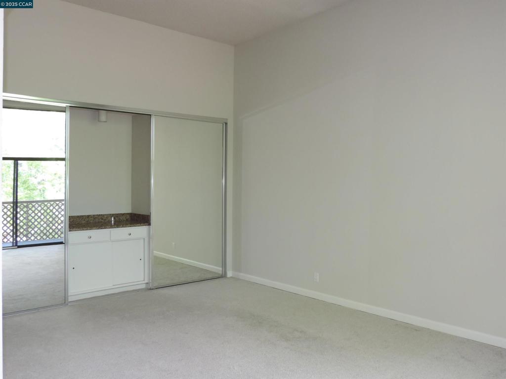 5 CORNERS - Residential Lease