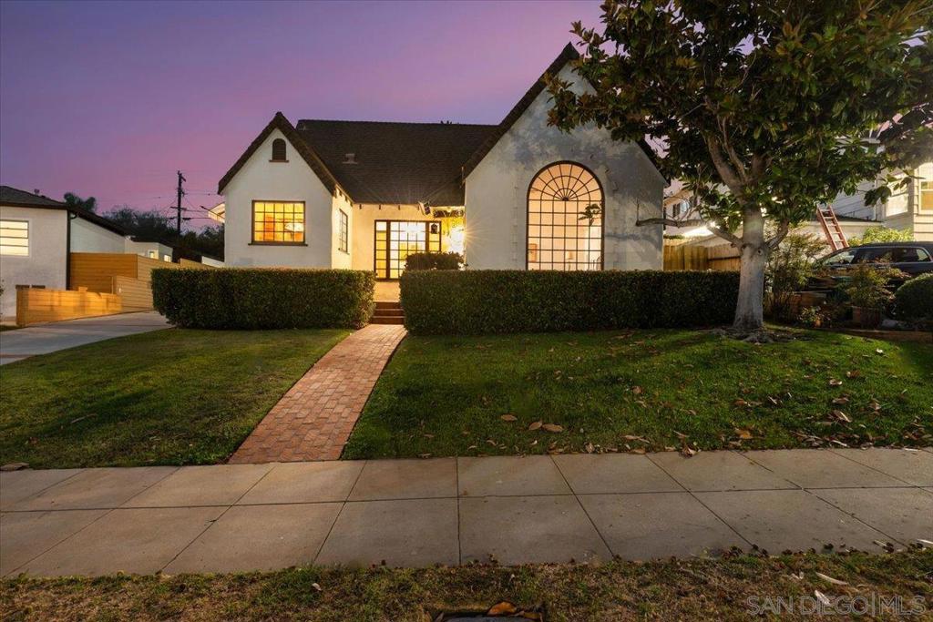3711 La Cresta Dr