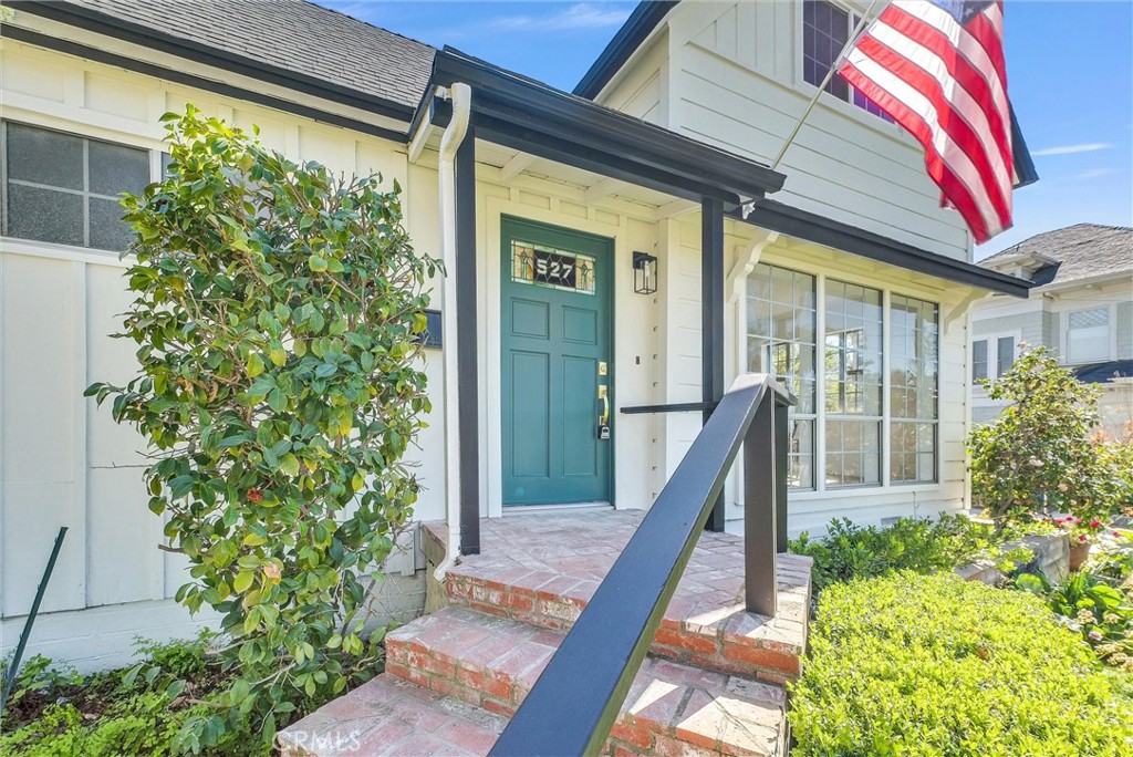 527 W Palm