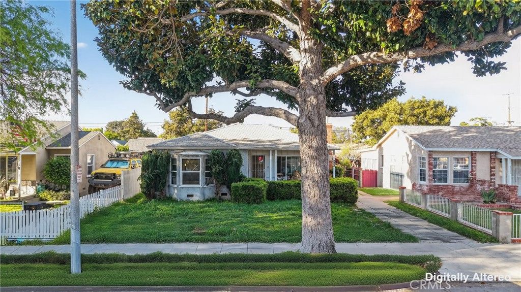 Photo of 223 E Marker St, Long Beach, CA 90805 (MLS # DW26057643)
