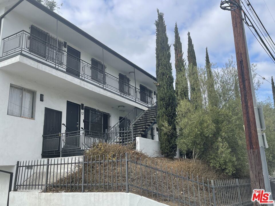 12111 S Figueroa Street