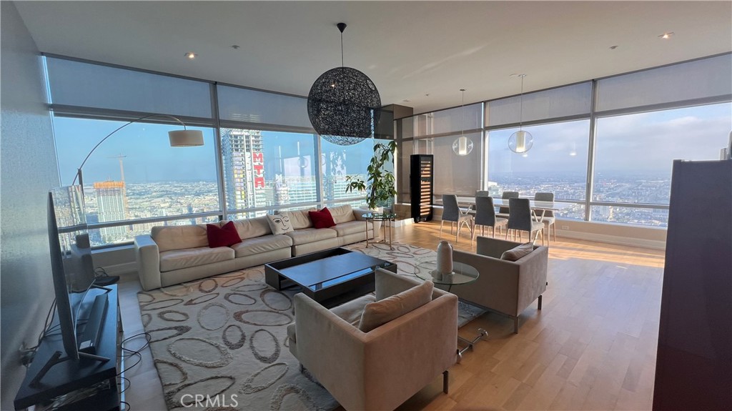900 W Olympic Boulevard 44A
