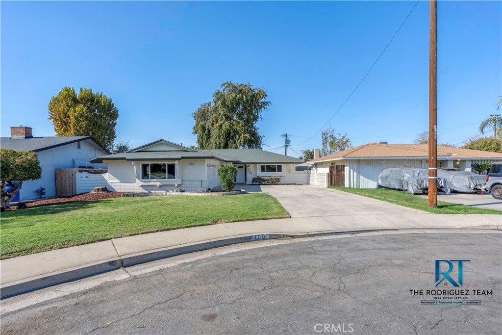 Photo of 409 Brynhurst Way, Bakersfield, CA 93304 (MLS # NS25255160)