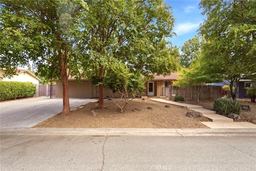 33 Lawnwood Drive