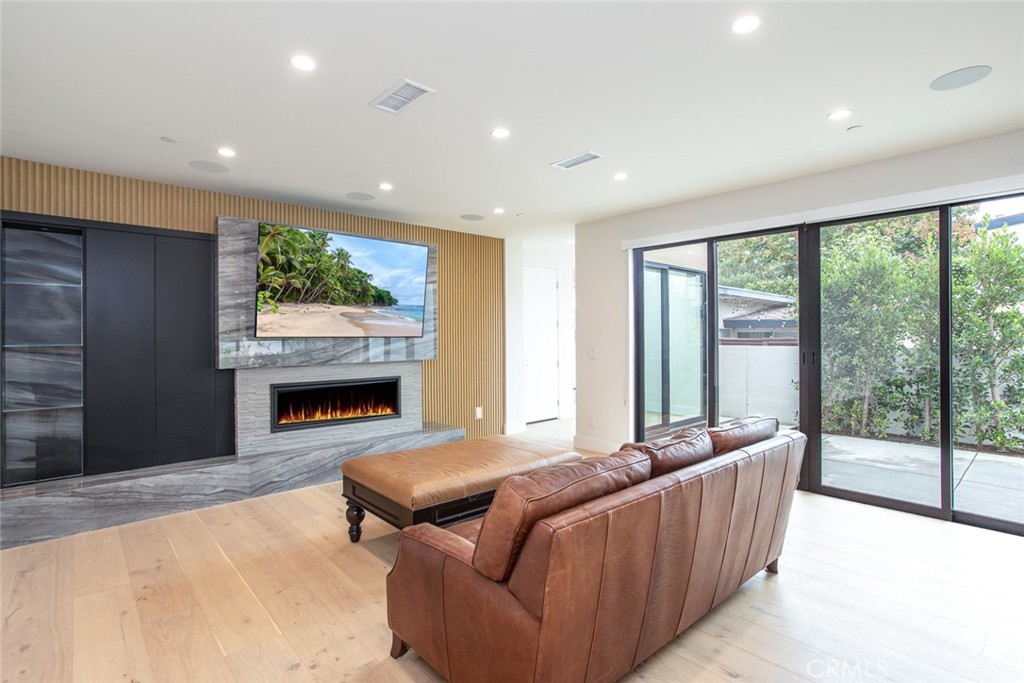 1511 Cliff Dr