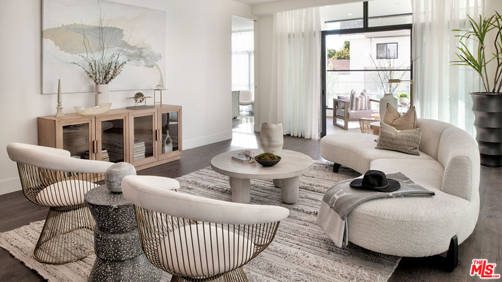 425 N Palm Drive 402