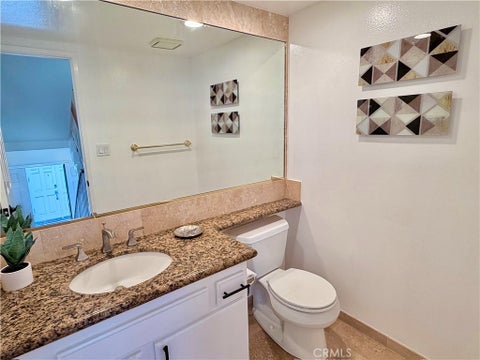 Tiny photo for 1421 12th Street #5, Manhattan Beach, CA 90266 (MLS # IN26185937)