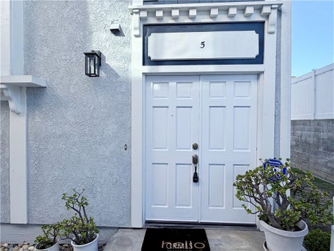 Tiny photo for 1421 12th Street #5, Manhattan Beach, CA 90266 (MLS # IN26185937)