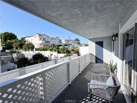 Tiny photo for 1421 12th Street #5, Manhattan Beach, CA 90266 (MLS # IN26185937)