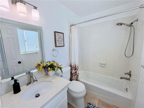 Tiny photo for 1421 12th Street #5, Manhattan Beach, CA 90266 (MLS # IN26185937)