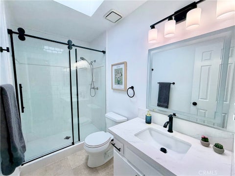 Tiny photo for 1421 12th Street #5, Manhattan Beach, CA 90266 (MLS # IN26185937)