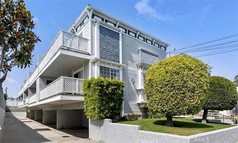 Photo of 1421 12th Street #5, Manhattan Beach, CA 90266 (MLS # IN26185937)