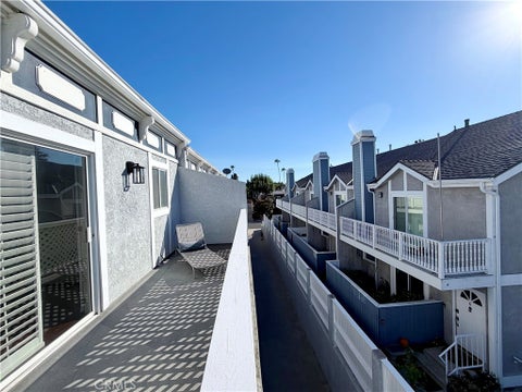 Tiny photo for 1421 12th Street #5, Manhattan Beach, CA 90266 (MLS # IN26185937)